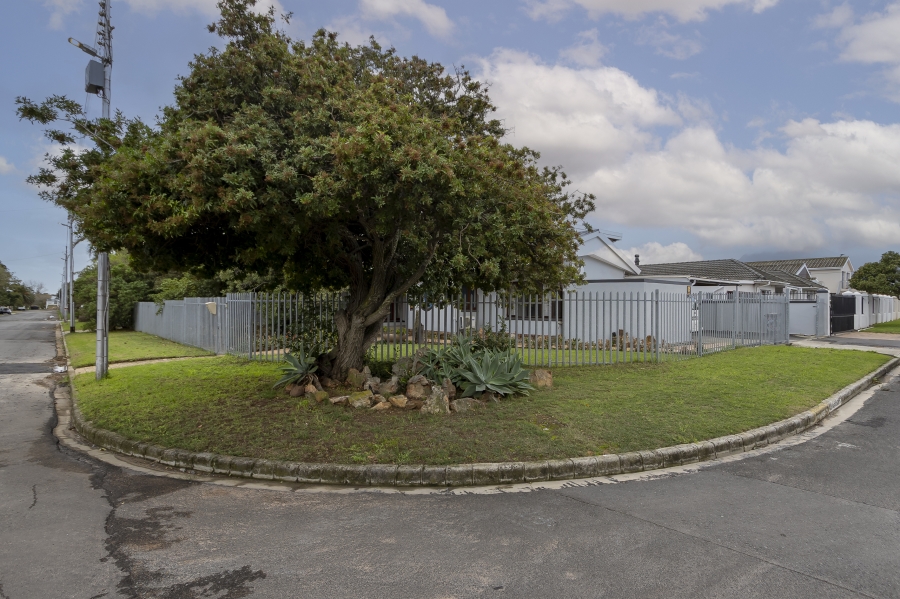To Let 4 Bedroom Property for Rent in Lochnerhof Western Cape
